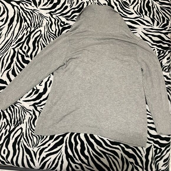 Charter club grey long sleeved faux leather buckle cardigan size 1x - Picture 8 of 10